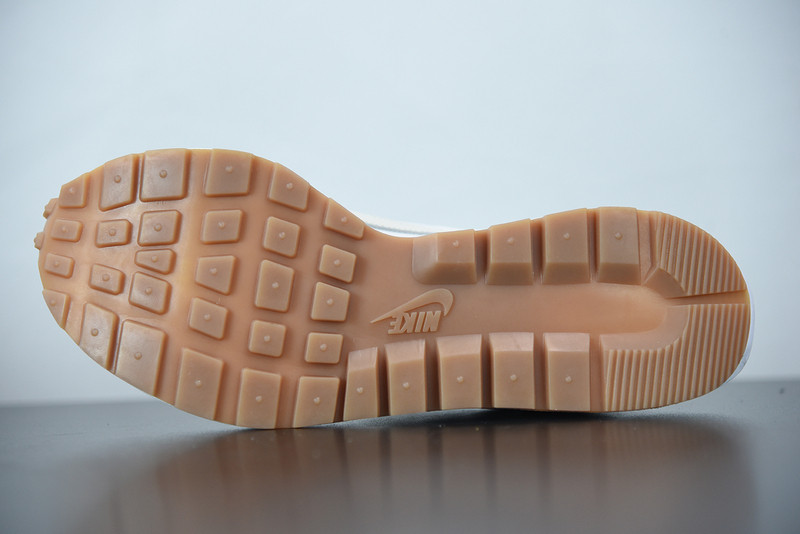 NIKE VAPORWAFFLE SACAI WHITE DD1875-100