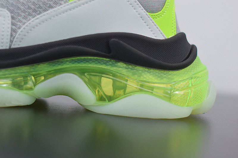 BC TRIPLE S TRAINER 541624 W2FR1 8297