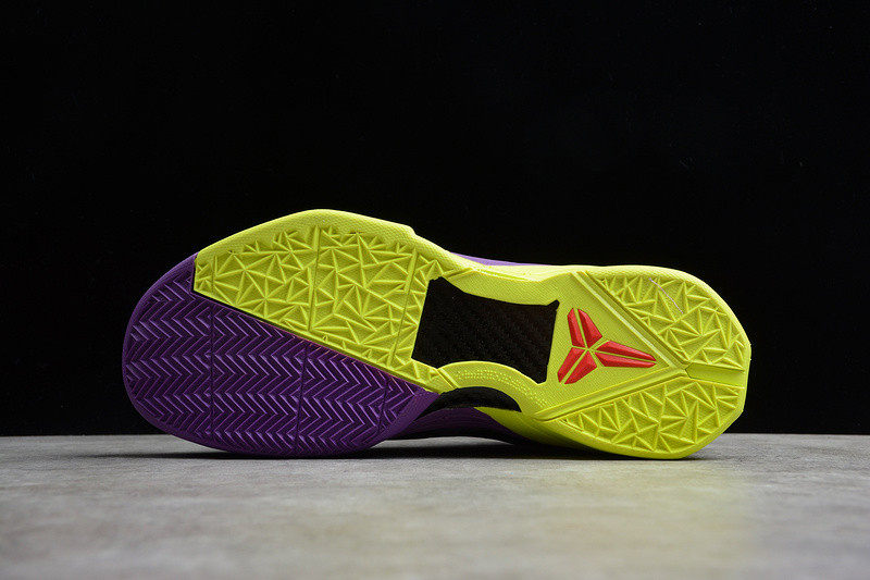 NIKE ZOOM KOBE 7 Supreme