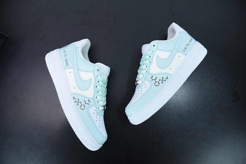 NIKE AIR FORCE 1