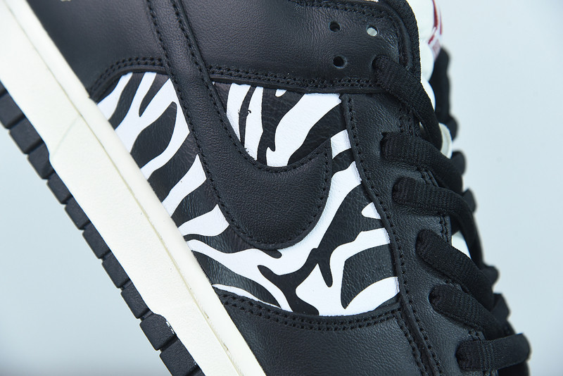 QUARTERSNACKS X NIKE DUNK LOW SB