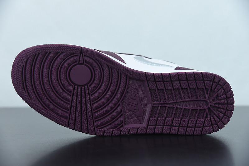 AIR JORDAN 1 RETRO HIGH OG “BORDEAUX” 555088-611