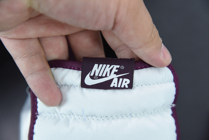AIR JORDAN 1 RETRO HIGH OG “BORDEAUX” 555088-611
