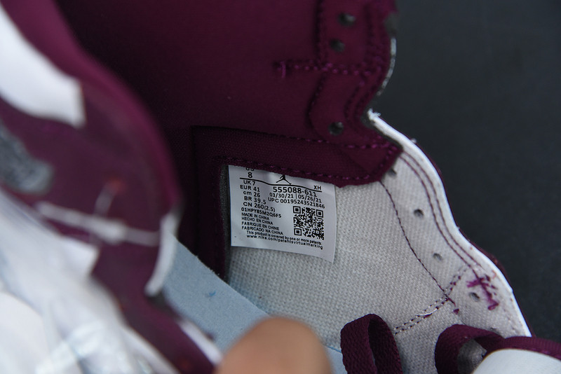 AIR JORDAN 1 RETRO HIGH OG “BORDEAUX” 555088-611