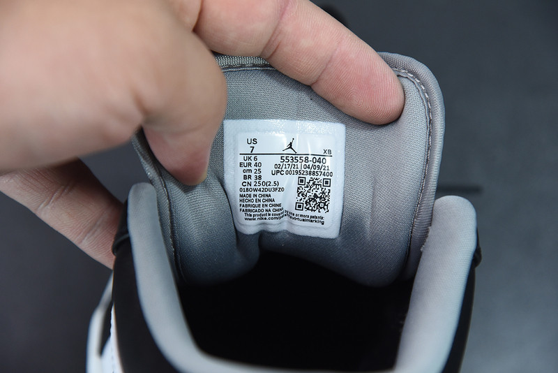 AIR JORDAN 1 LOW BLACK WHITE GREY 553558-040