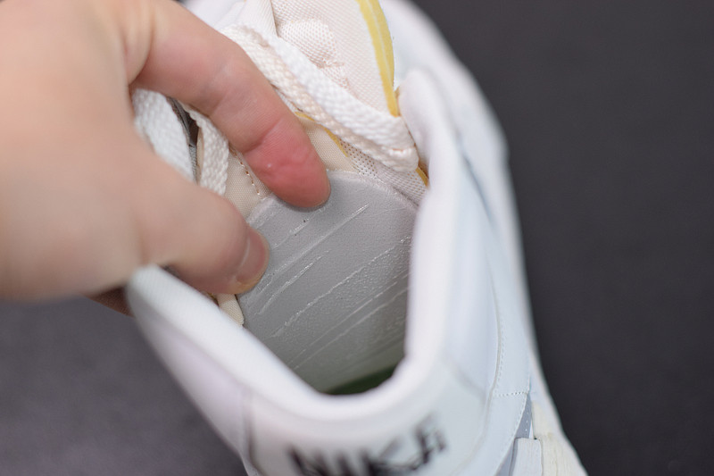 SACAI X NIKE SB BLAZER MID