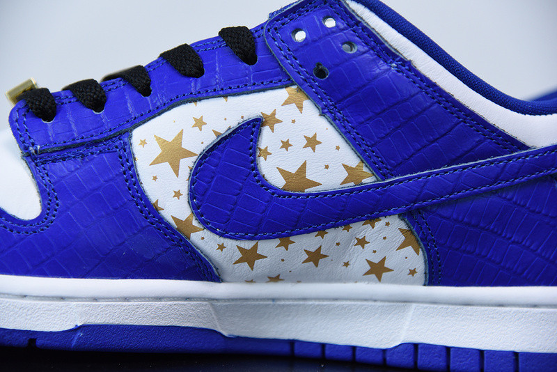 Supreme X NIKE SB DUNK LOW WHITE/METALLIC GOLD-HYPER BLUE DH3228-100