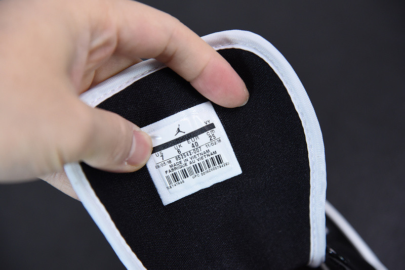 AIR JORDAN 1 MID PATENT