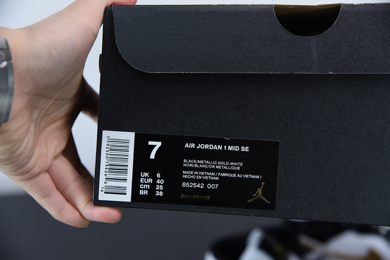 AIR JORDAN 1 MID PATENT