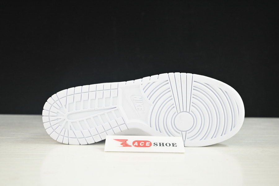 NIKE WMNS DUNK LOW SE