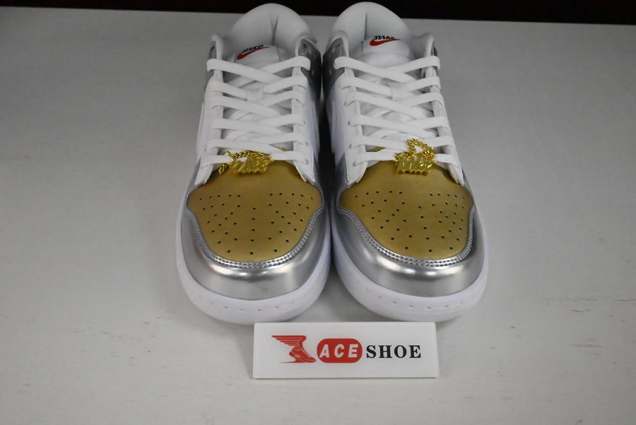 NIKE WMNS DUNK LOW SE