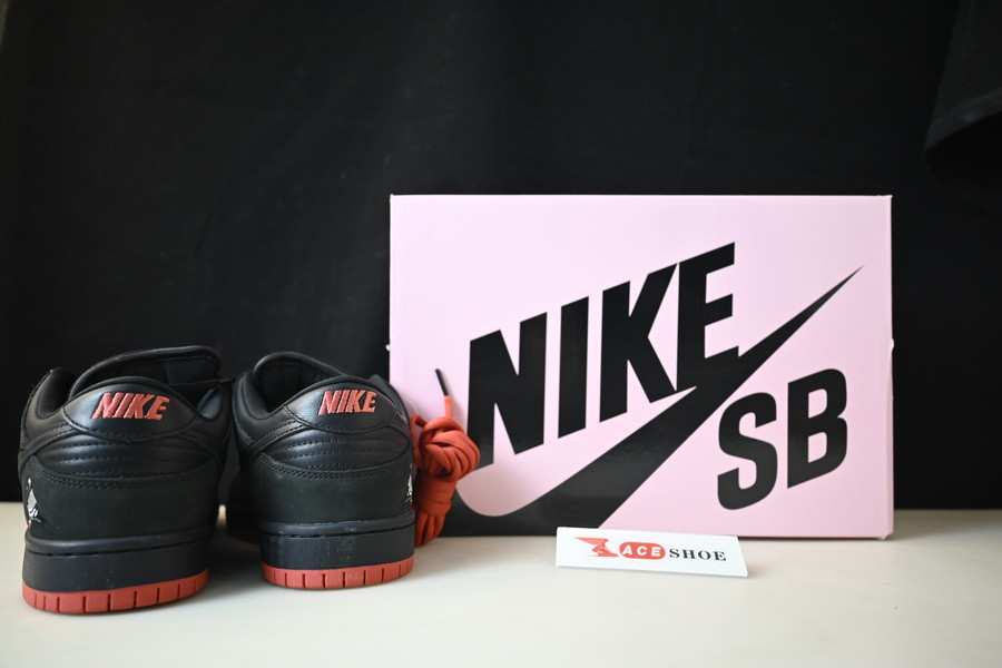 NIKE SB DUNK LOW BLACK PIGEON 883232-008