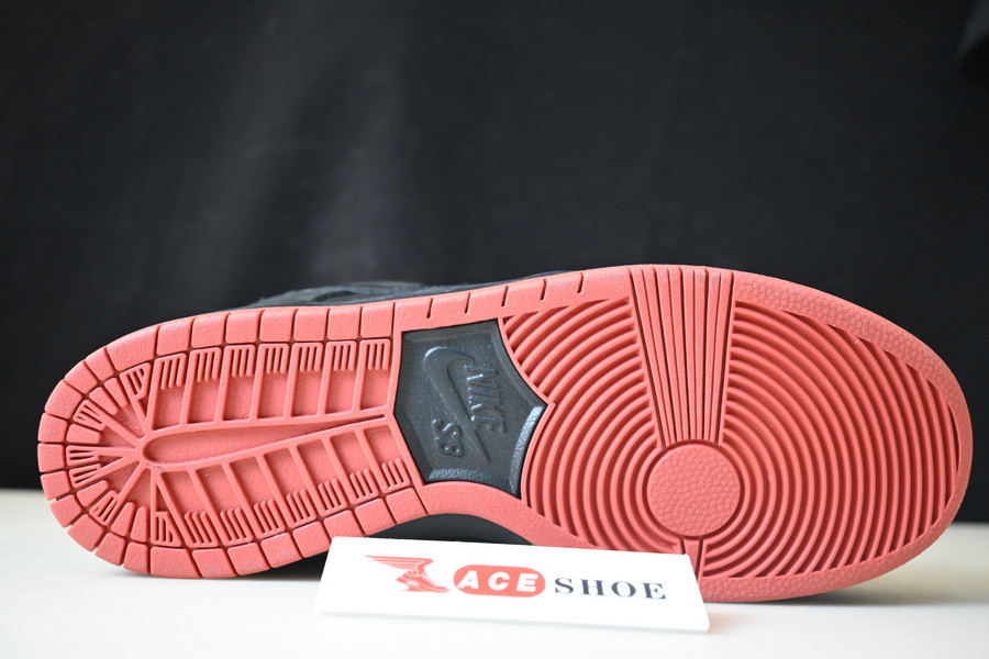 NIKE SB DUNK LOW BLACK PIGEON 883232-008