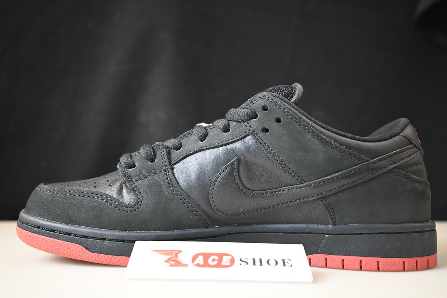 NIKE SB DUNK LOW BLACK PIGEON 883232-008