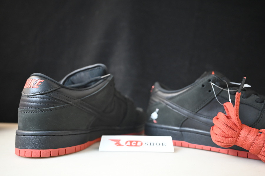 NIKE SB DUNK LOW BLACK PIGEON 883232-008