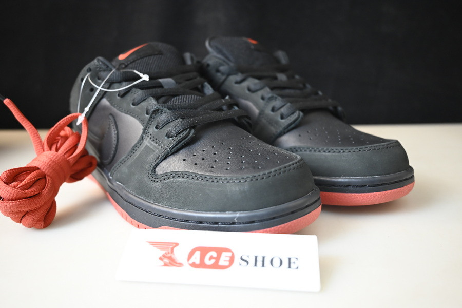 NIKE SB DUNK LOW BLACK PIGEON 883232-008