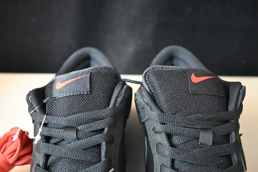 NIKE SB DUNK LOW BLACK PIGEON 883232-008