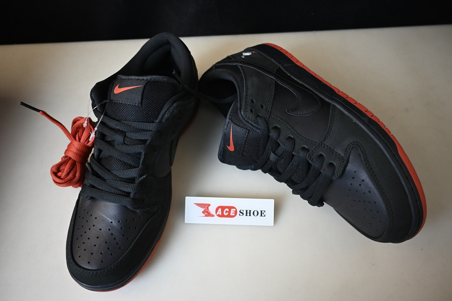 NIKE SB DUNK LOW BLACK PIGEON 883232-008