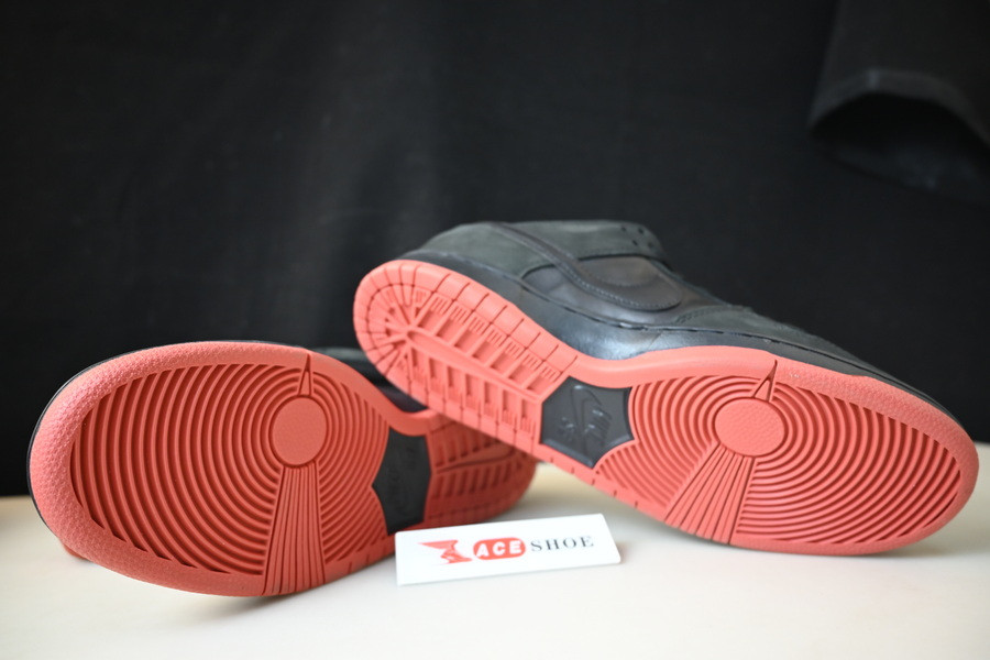 NIKE SB DUNK LOW BLACK PIGEON 883232-008