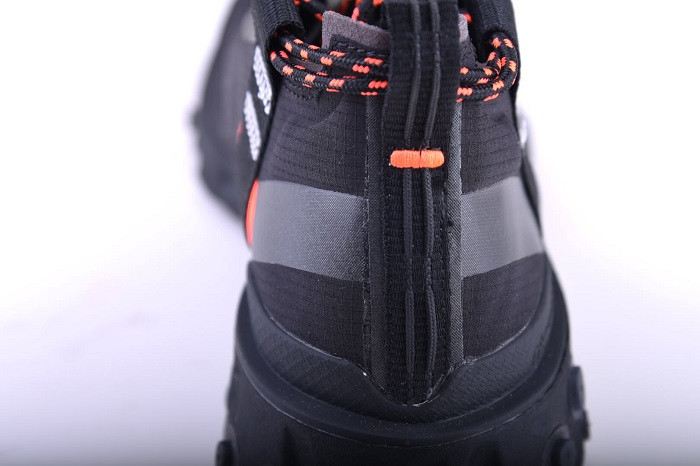 NIKE REACT RUNNER MID WR ISPA AT3143-001