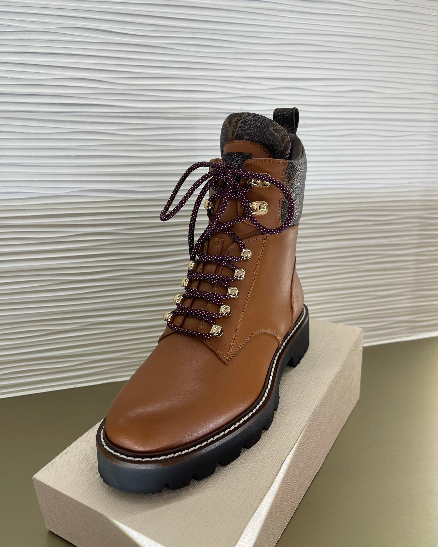 LVT BOOTS