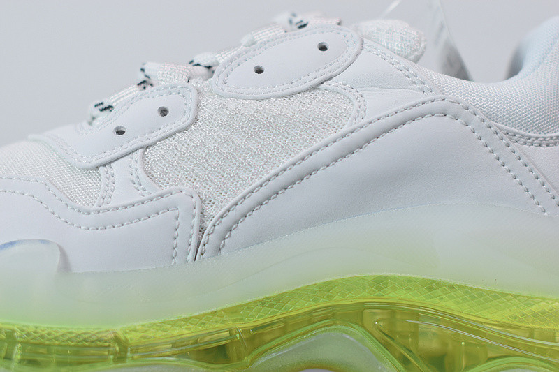 BC TRIPLE S TRAINER 544351 W09OA 0828