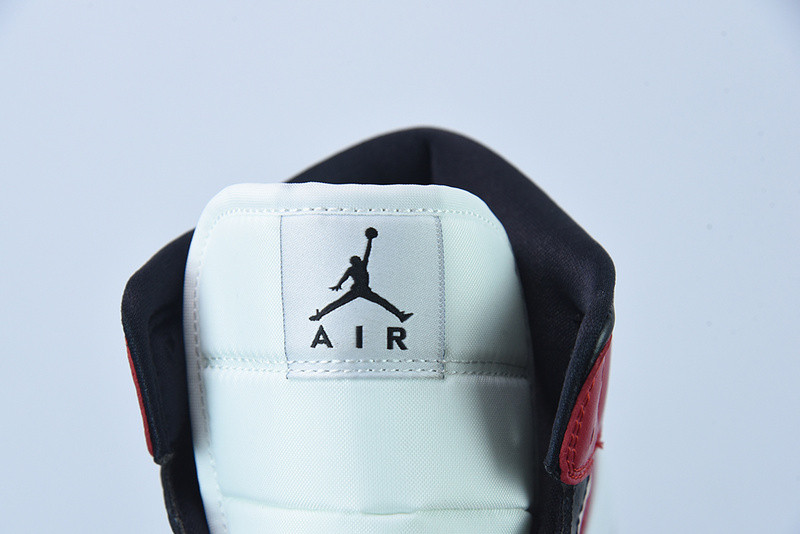 WMNS AIR JORDAN 1 MID