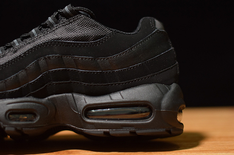 NIKE AIR MAX 95 TRIPLE BLACK 609048-092