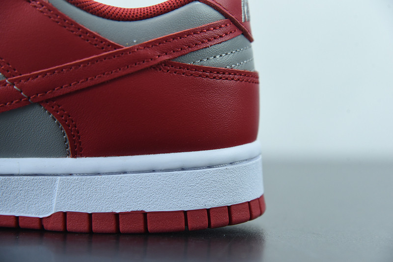NIKE SB DUNK LOW