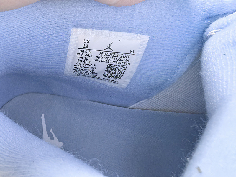Air Jordan 4 WMNS "Aluminum" HV0823-100