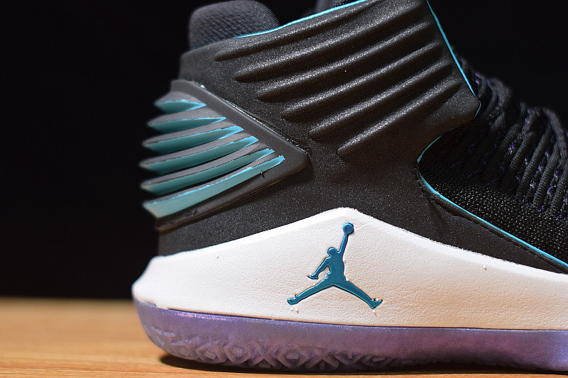 AIR JORDAN 32 “CEO” AA1253-016