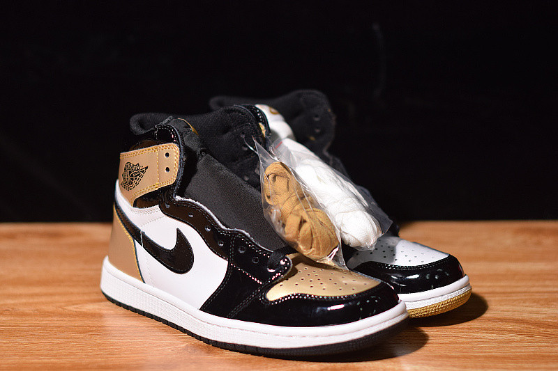 AIR JORDAN 1 RETRO HIGH OG NRG GOLD TOP 3 861428-001