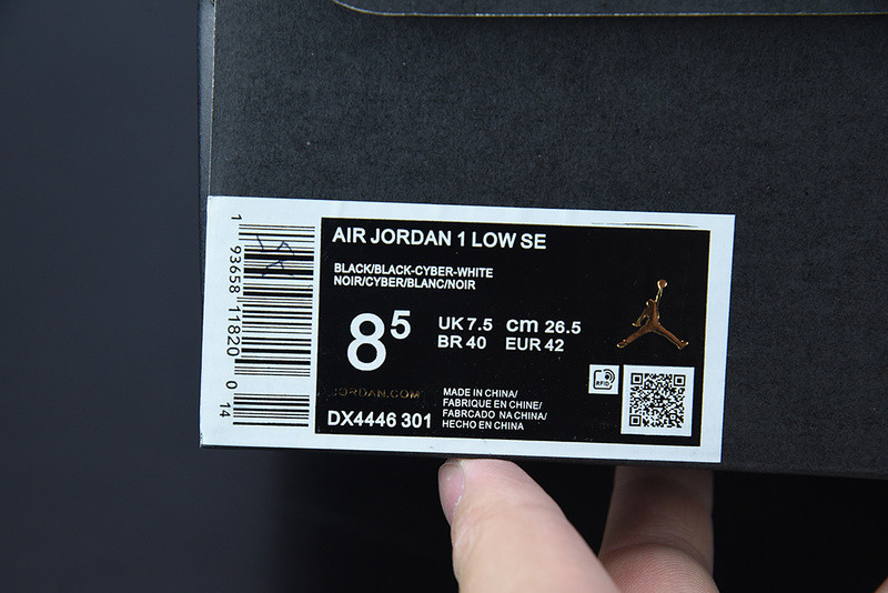 AIR JORDAN 1 LOW "VIVID GREEN SNAKESKIN