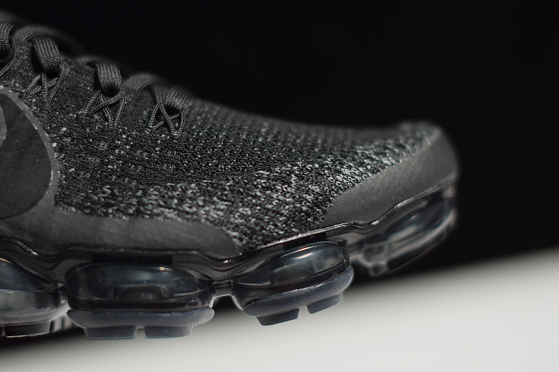 NIKE AIR VAPORMAX