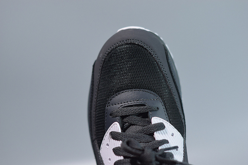NIKE AIR MAX 90 BLACK WHITE 537384-089