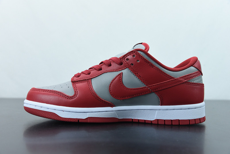 NIKE SB DUNK LOW