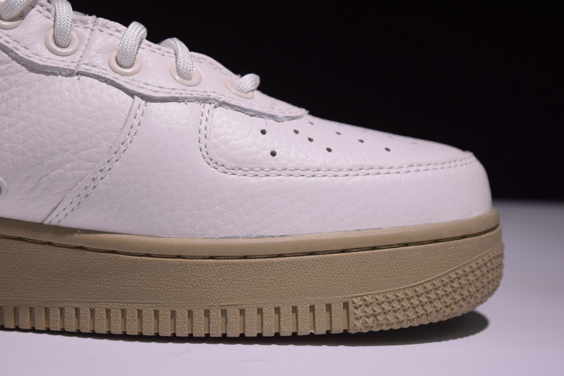 NIKE AIR FORCE 1 MID