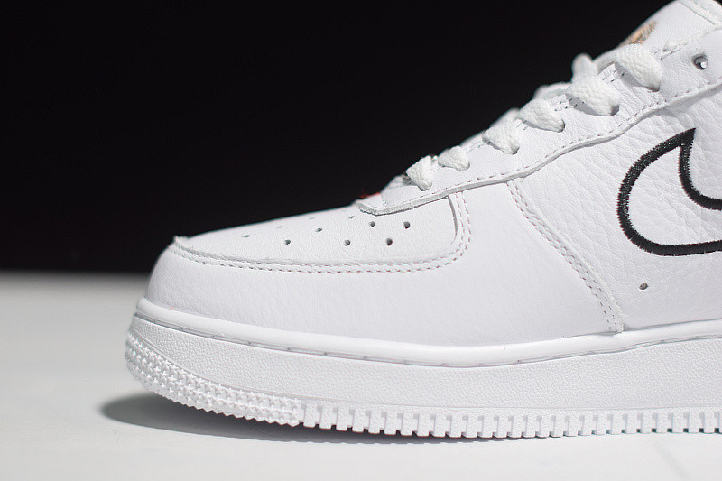 NIKE AIR FORCE 1 07