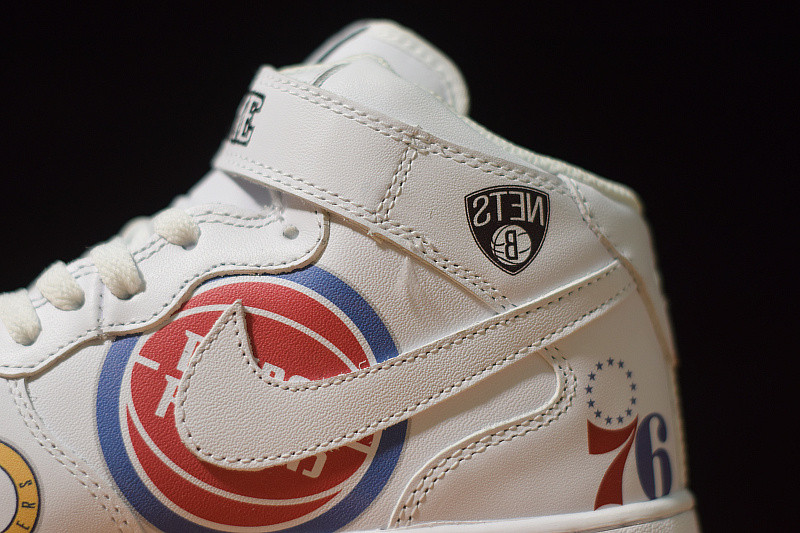 NIKE AIR FORCE 1 MID