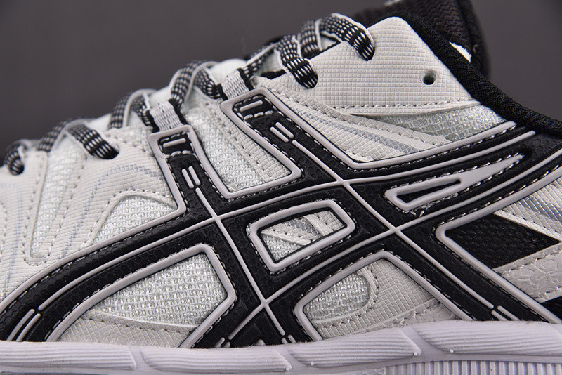 ASICS Gel‑kahana 8 White/Black 1011B133‑100
