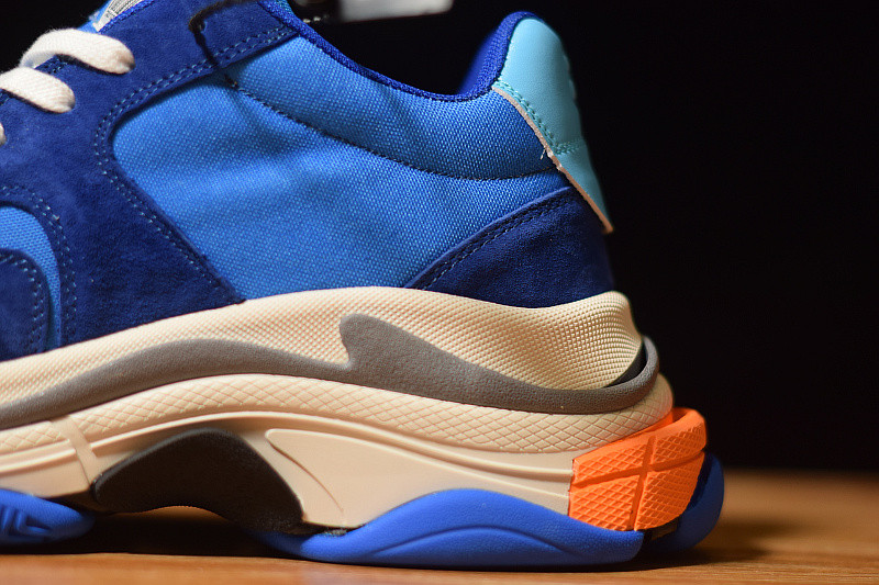 BC TRIPLE S TRAINER ROYALMONTH 483565 W06E1 1022