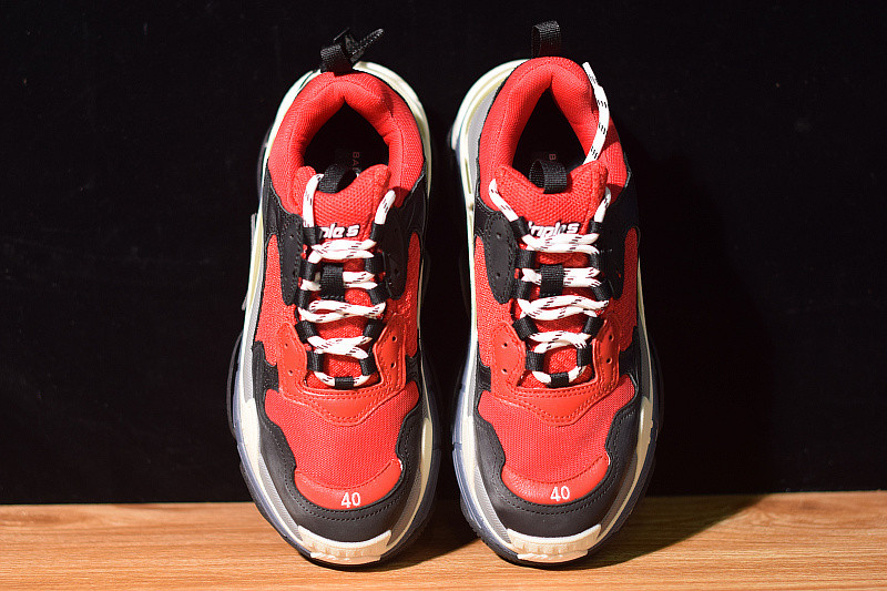 BC TRIPLE S TRAINER 483513 W06E1 1006