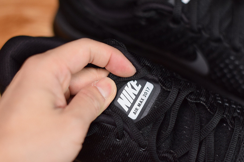 NIKE AIR MAX 2017