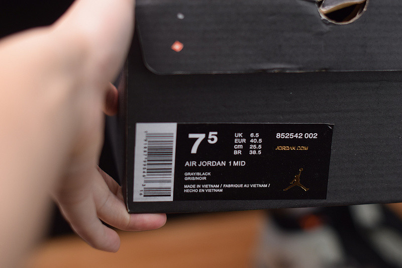 AIR JORDAN 1 MID RELEASING WITH CANVAS UPPERS 852542-002