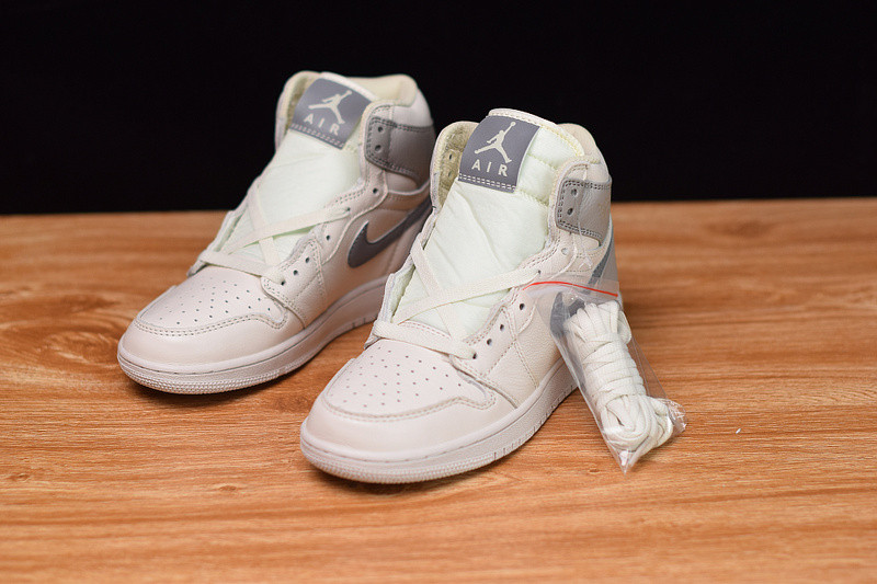 AIR JORDAN 1 MID LIGHT BONE WOLF GREY (GS) 554725-053