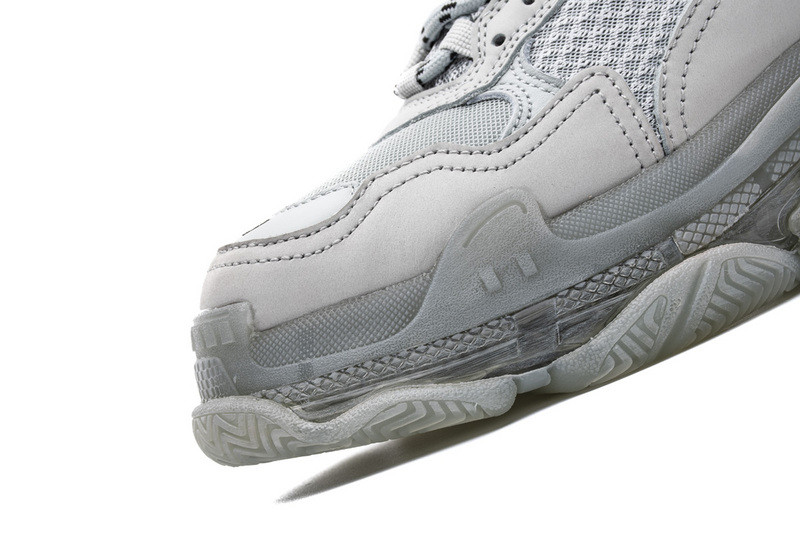 BC TRIPLE S TRAINER 541624 W09O1 1705
