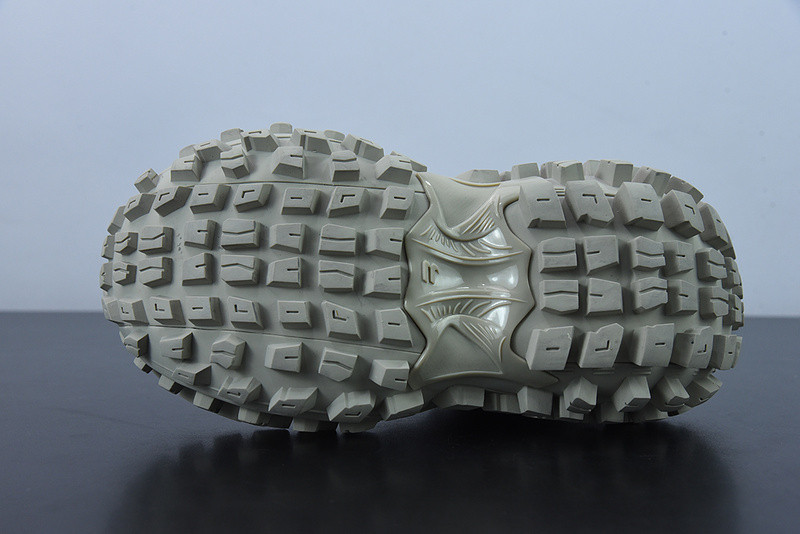 BC DEFENDER RUBBER PLATFORM SNEAKERS