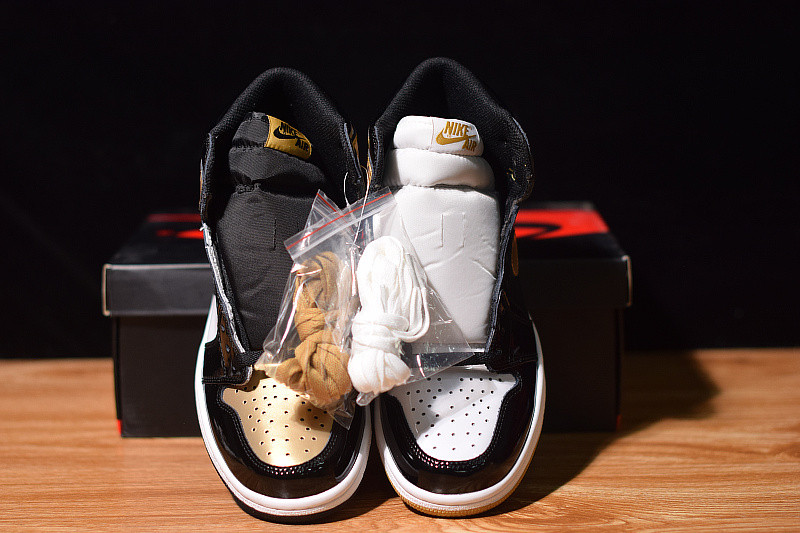 AIR JORDAN 1 RETRO HIGH OG NRG GOLD TOP 3 861428-001