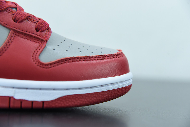 NIKE SB DUNK LOW