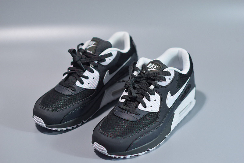 NIKE AIR MAX 90 BLACK WHITE 537384-089